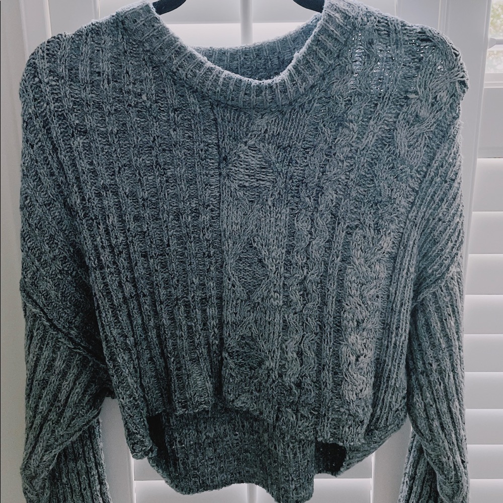 Grey free people sweater never worn. New without tags.